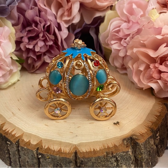 Cinderella’s Royal Blue & Gold Crystal Carriage Keychain - Picture 3 of 11